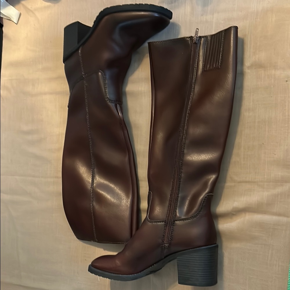 NWOT Zodiac BrownKnee Boots Sleek Design